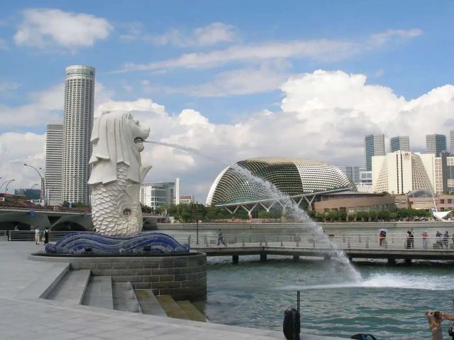 新加坡：全球金融中心的崛起与未来展。一文全面解析了新加坡的金融基础设施、政策环境、市场参与者及未来前景，深入探讨其在全球金融中心中取得的成就与面临的挑战。