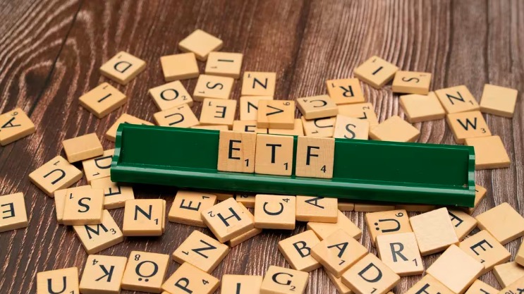 比特幣ETF湧入8.7億美元，BTC接近歷史高點