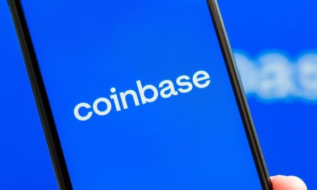 Coinbase 与 AI 投资顾问及开发商 Plat 一起扩展应用程式......